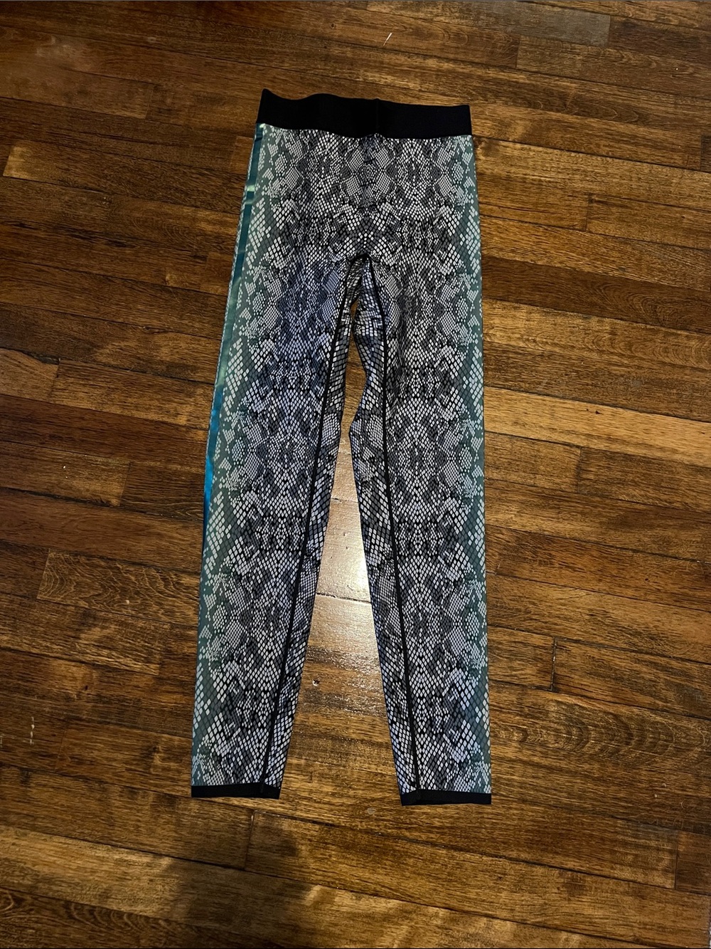 Ultracor Snake Print Active Leggings in Black and Teal